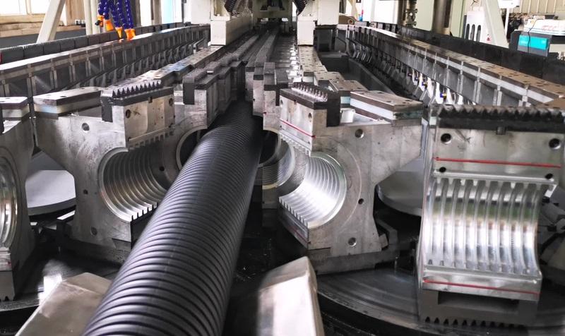 قالب گیری چرخشی چیست؟ طرزکار و مزایای قالب گیری چرخشی